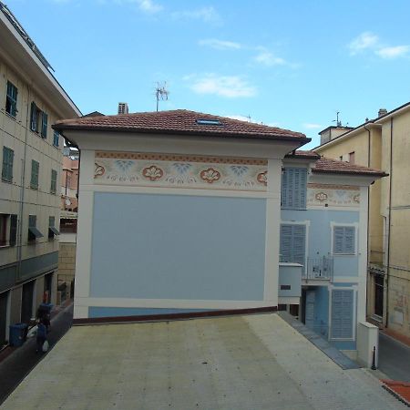 Appartamento Stella Marina In Pieno Centro Di Pietra Ligure Sulla Passeggiata E A Un Passo Dal Mare Екстериор снимка