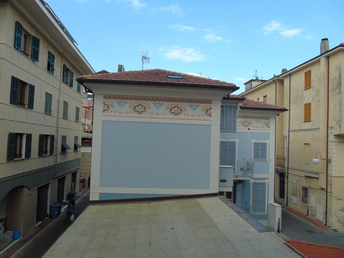 Appartamento Stella Marina In Pieno Centro Di Pietra Ligure Sulla Passeggiata E A Un Passo Dal Mare Екстериор снимка