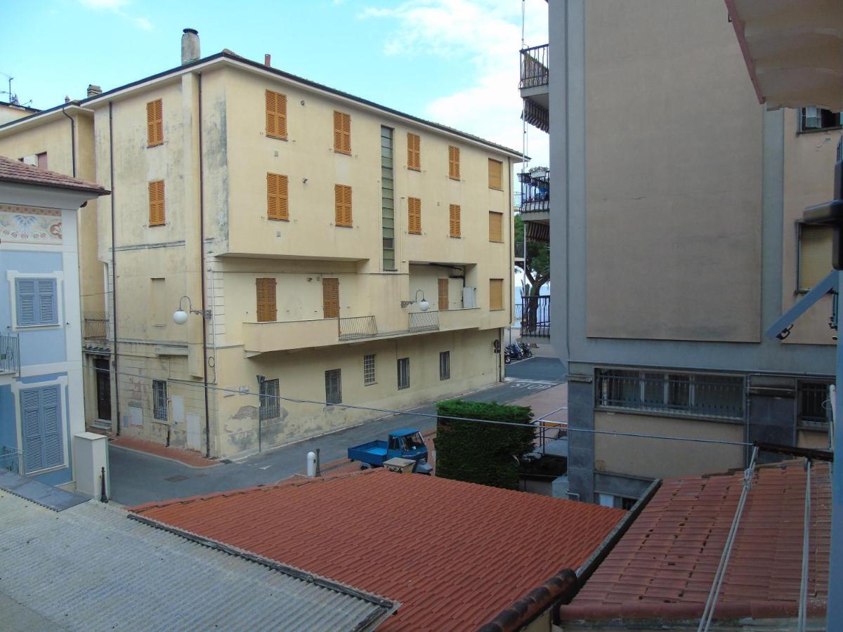 Appartamento Stella Marina In Pieno Centro Di Pietra Ligure Sulla Passeggiata E A Un Passo Dal Mare Екстериор снимка
